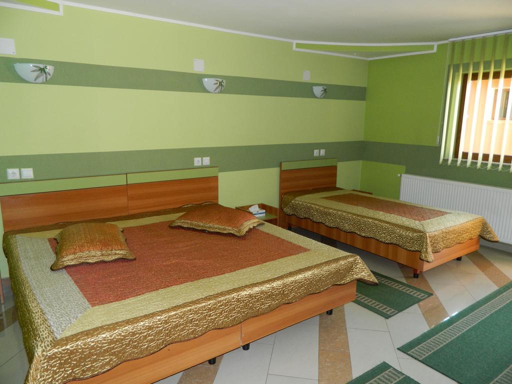 Pensiunea Cora Pitesti Luaran gambar